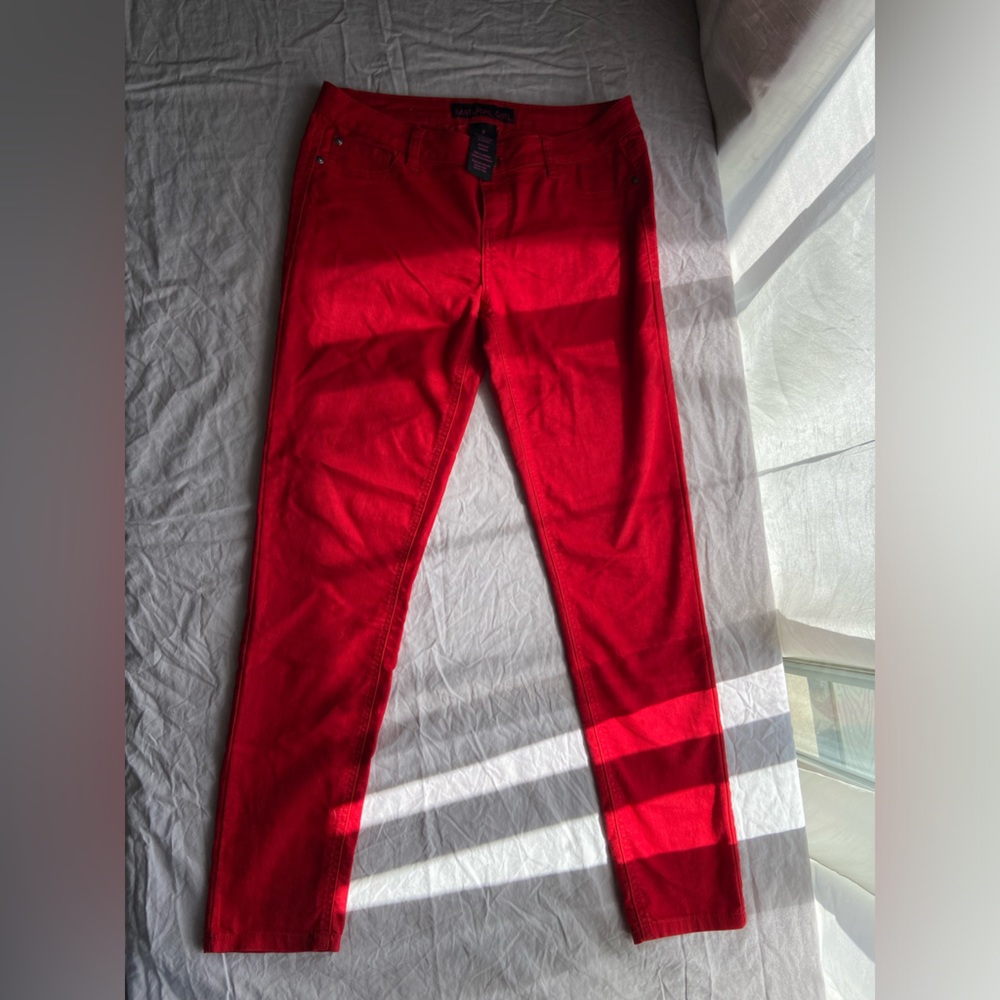 Material Girl sz 9 red low rise pants